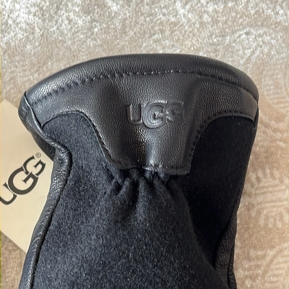 Brand New UGG Mens Wool & Genuine Leather Touchscreen Tech Gloves Faux Fur Lined - Picture 2 of 13